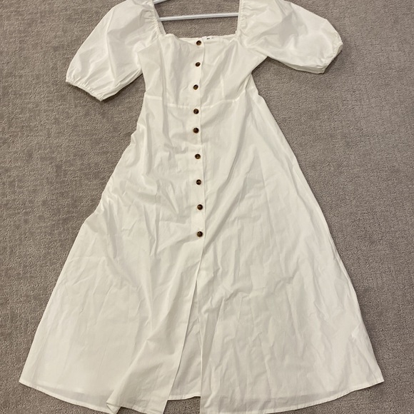 MISSGUIDED White Button down Midi Dress with Puff sleeves - Picture 2 of 3